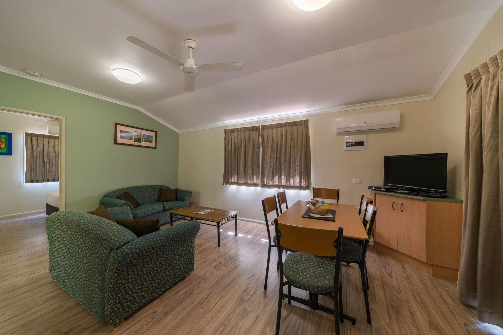 Capricorn Caves Hotel Rockhampton Exterior photo
